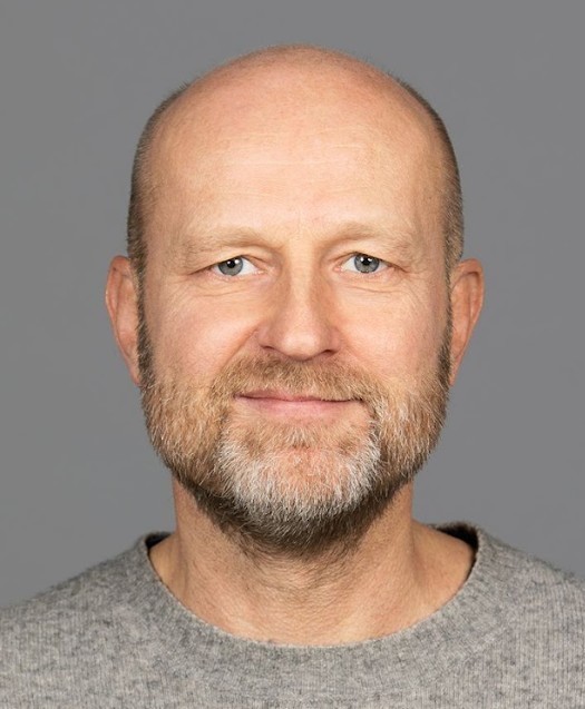 Professor Petter Bae Brandtzeg snakker om KI - demokrati og sosiale medier