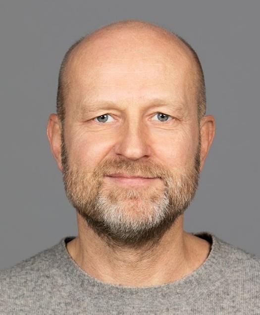 Professor Petter Bae Brandtzeg snakker om KI - demokrati og sosiale medier
